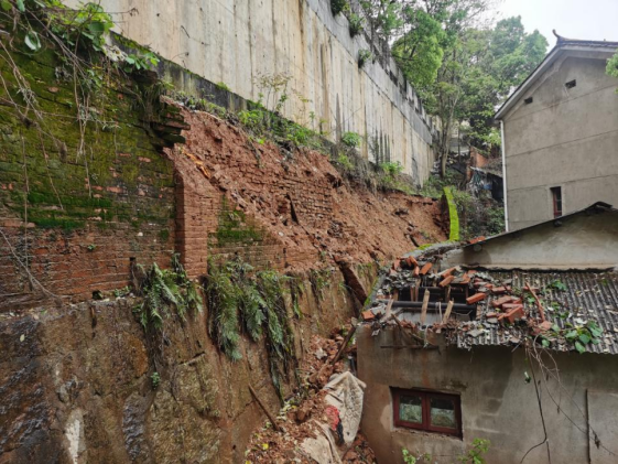 汇城上筑住宅小区用地红线内外挡墙垮塌原因及结构安全性鉴定